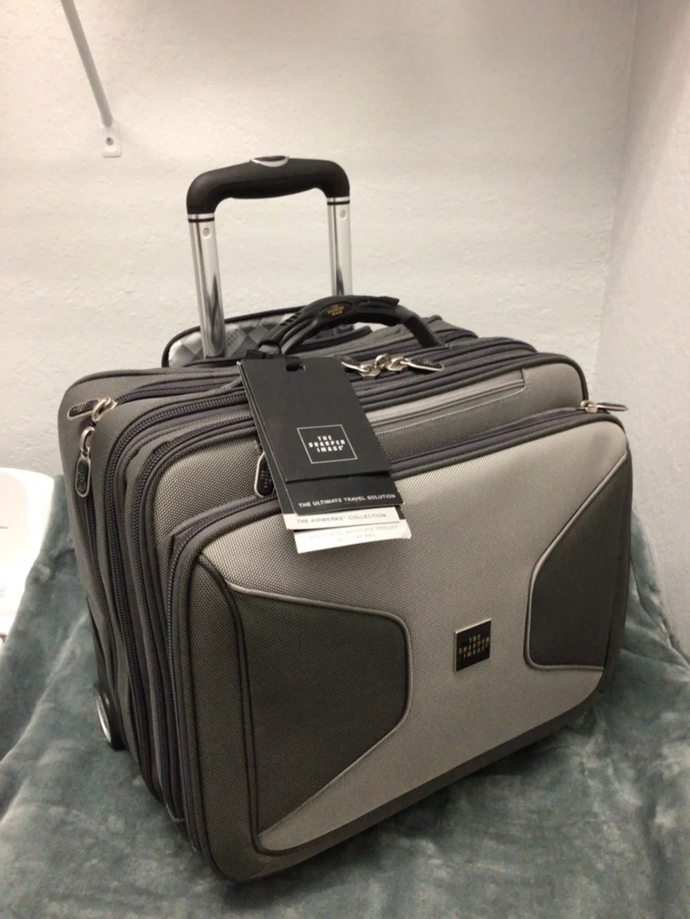 Sharper Image Gray and Dark Gray Rolling Laptop Briefcase - Picture 1 of 8